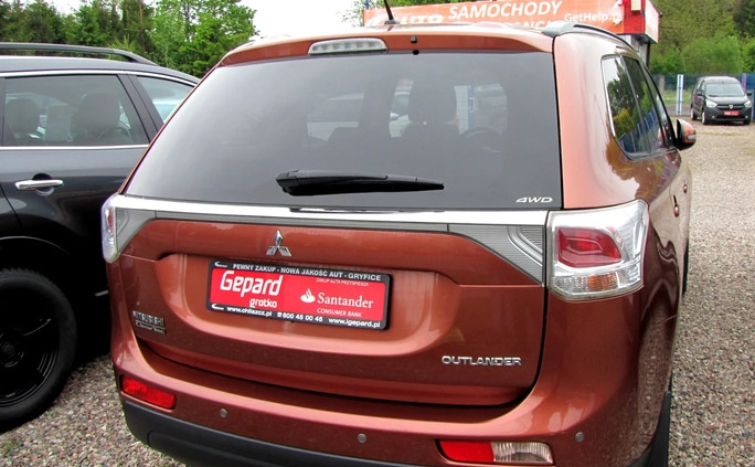 Mitsubishi Outlander cena 48999 przebieg: 257649, rok produkcji 2013 z Mikołajki małe 191